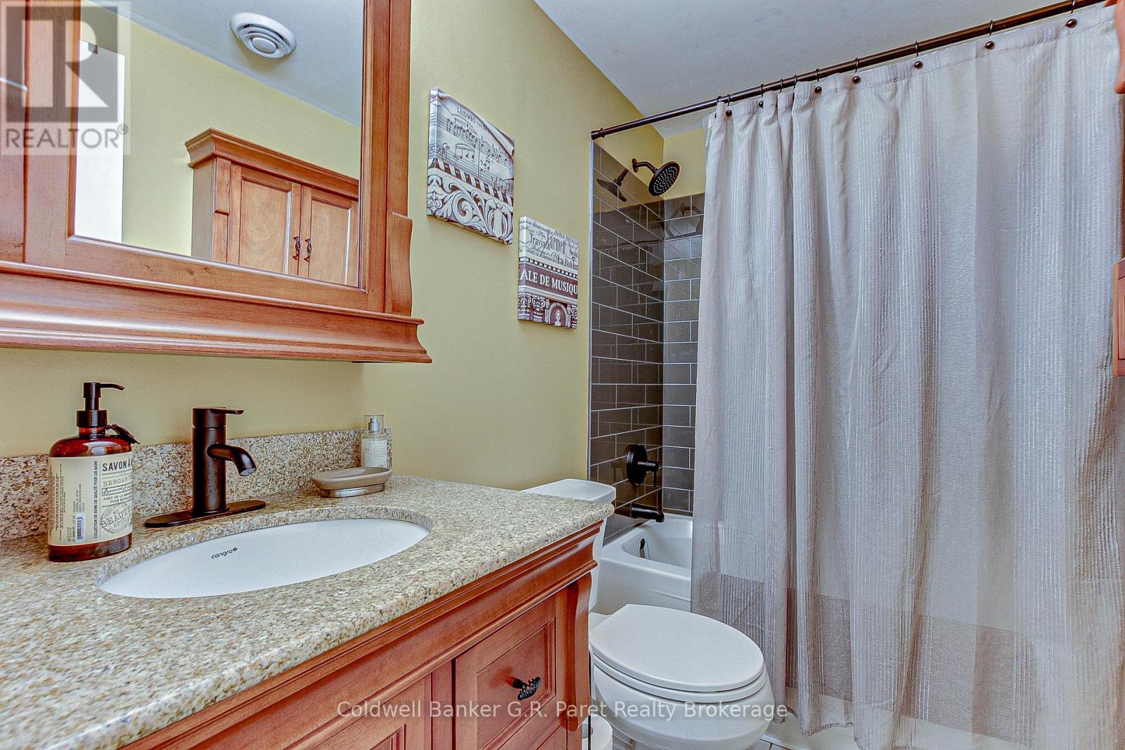 #15 1 LAMERS COURT - 16