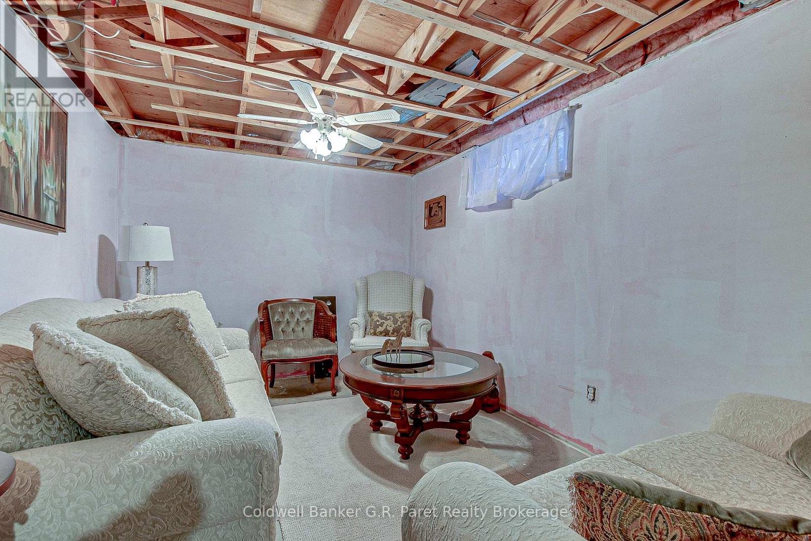 #15 1 LAMERS COURT - 19