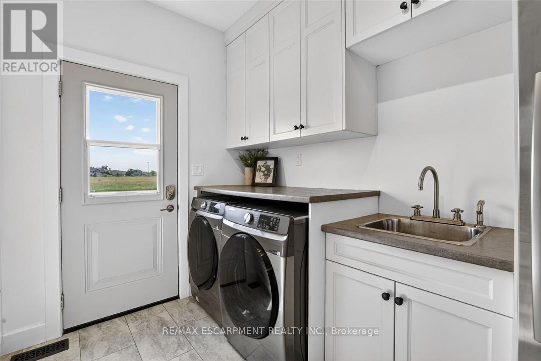 195 VICTORIA AVENUE - 22