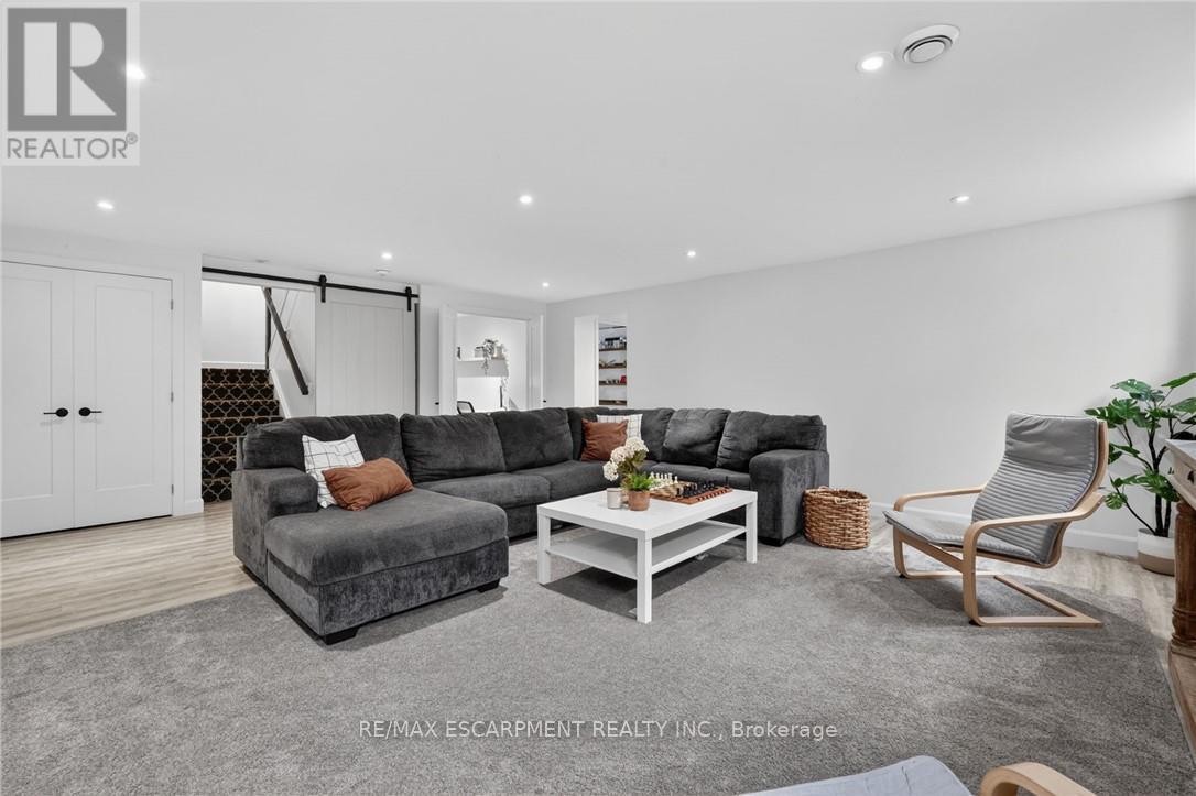 195 VICTORIA AVENUE - 36