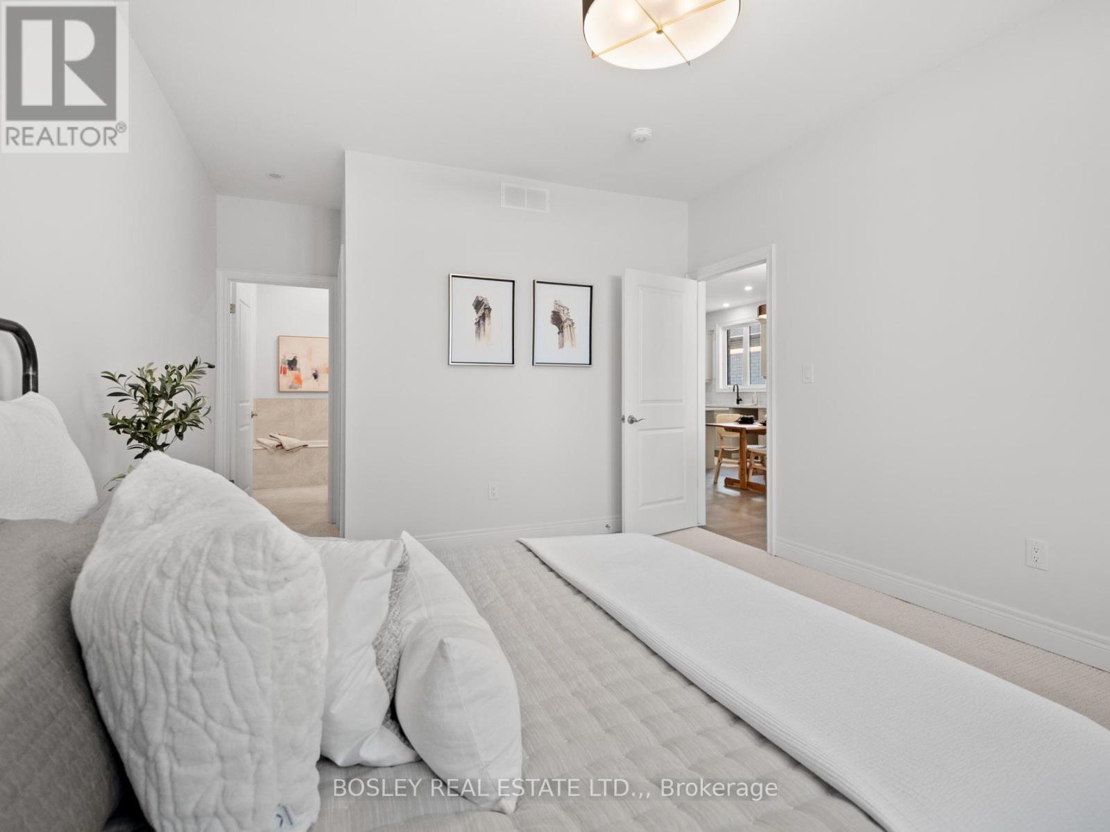 526 ROYAL RIDGE DRIVE - 17
