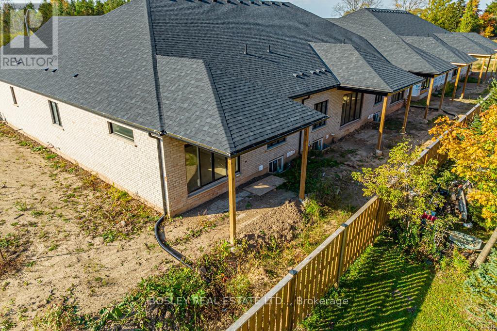 526 ROYAL RIDGE DRIVE - 24