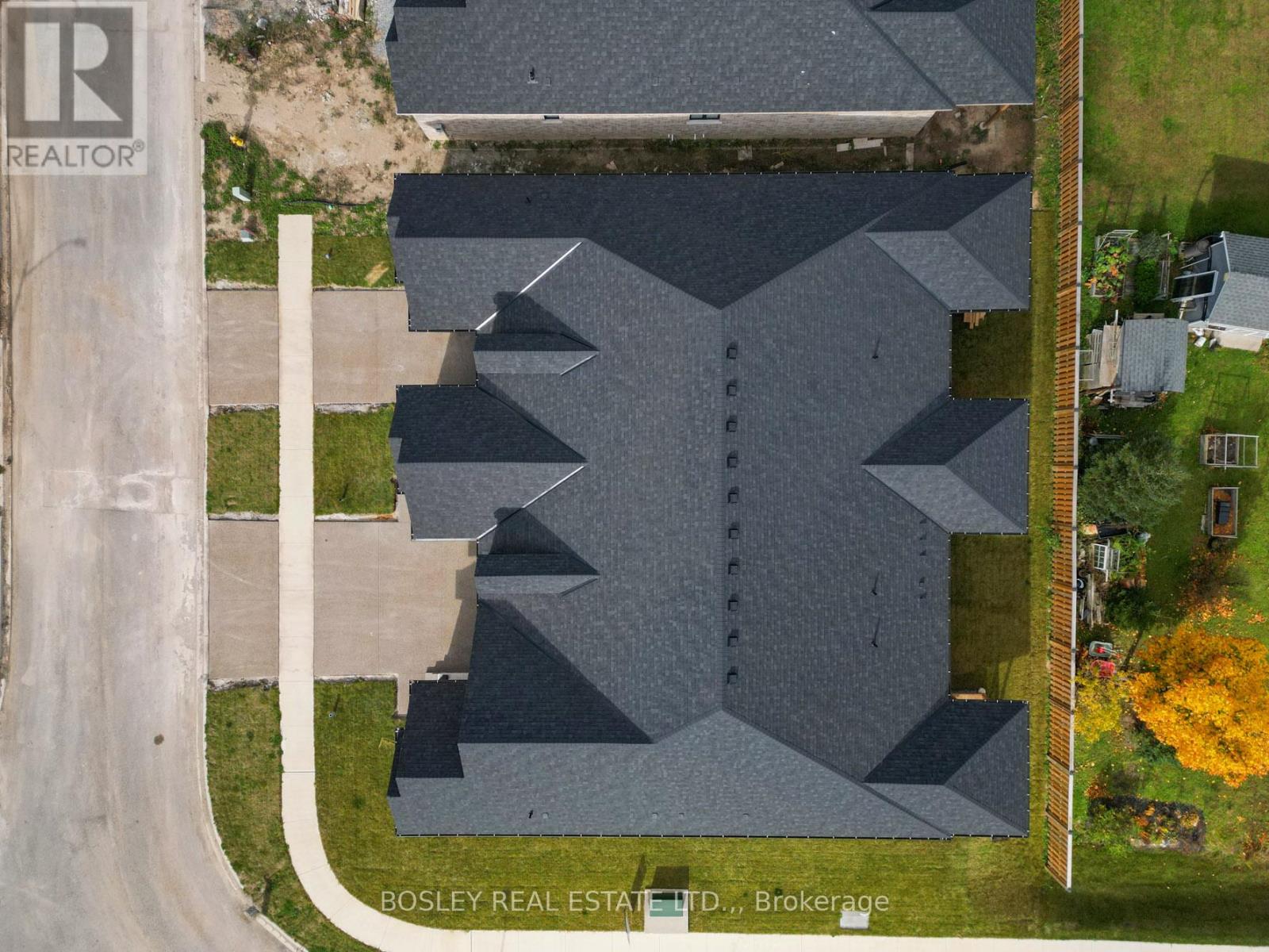 526 ROYAL RIDGE DRIVE - 25