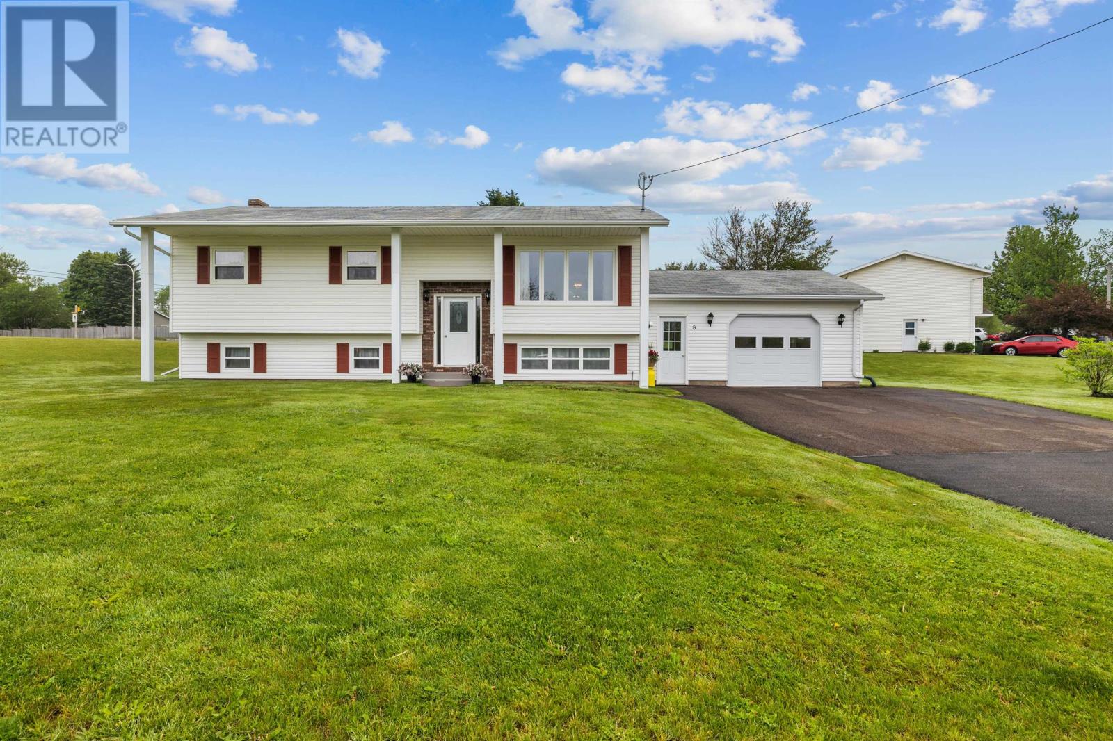 8 Oakland Drive - 1