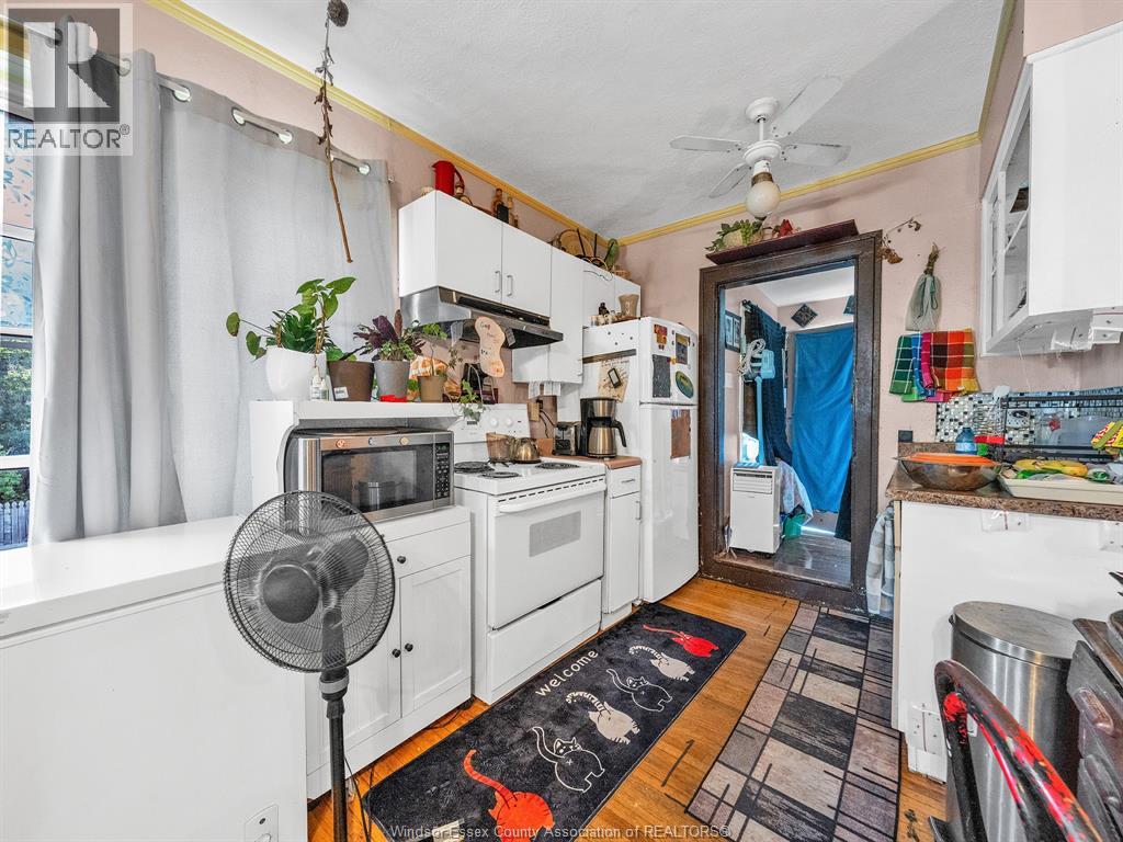 154-156 ELLIOTT STREET West - 17
