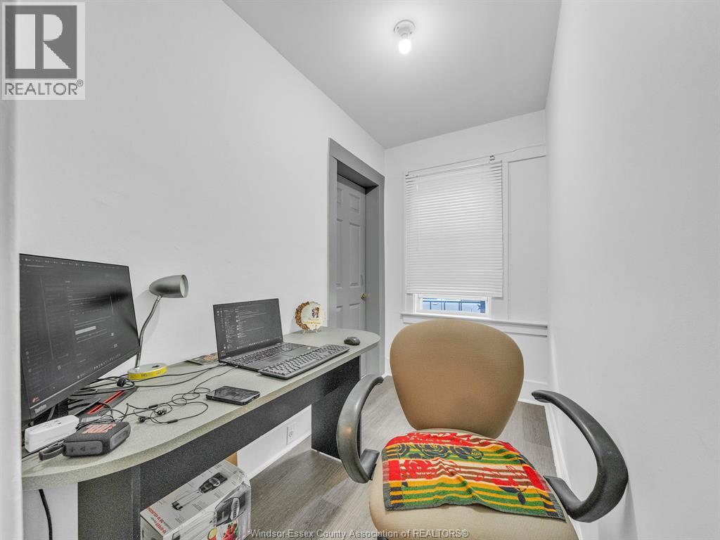 154-156 ELLIOTT STREET West - 33
