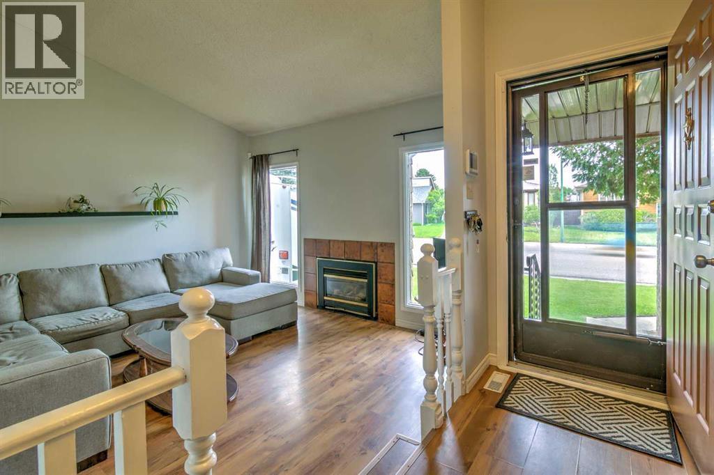 84 Erminedale Boulevard N - photo 4