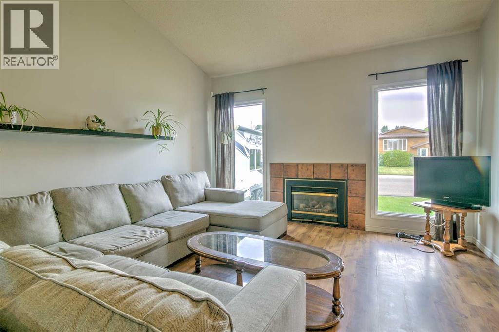 84 Erminedale Boulevard N - photo 5