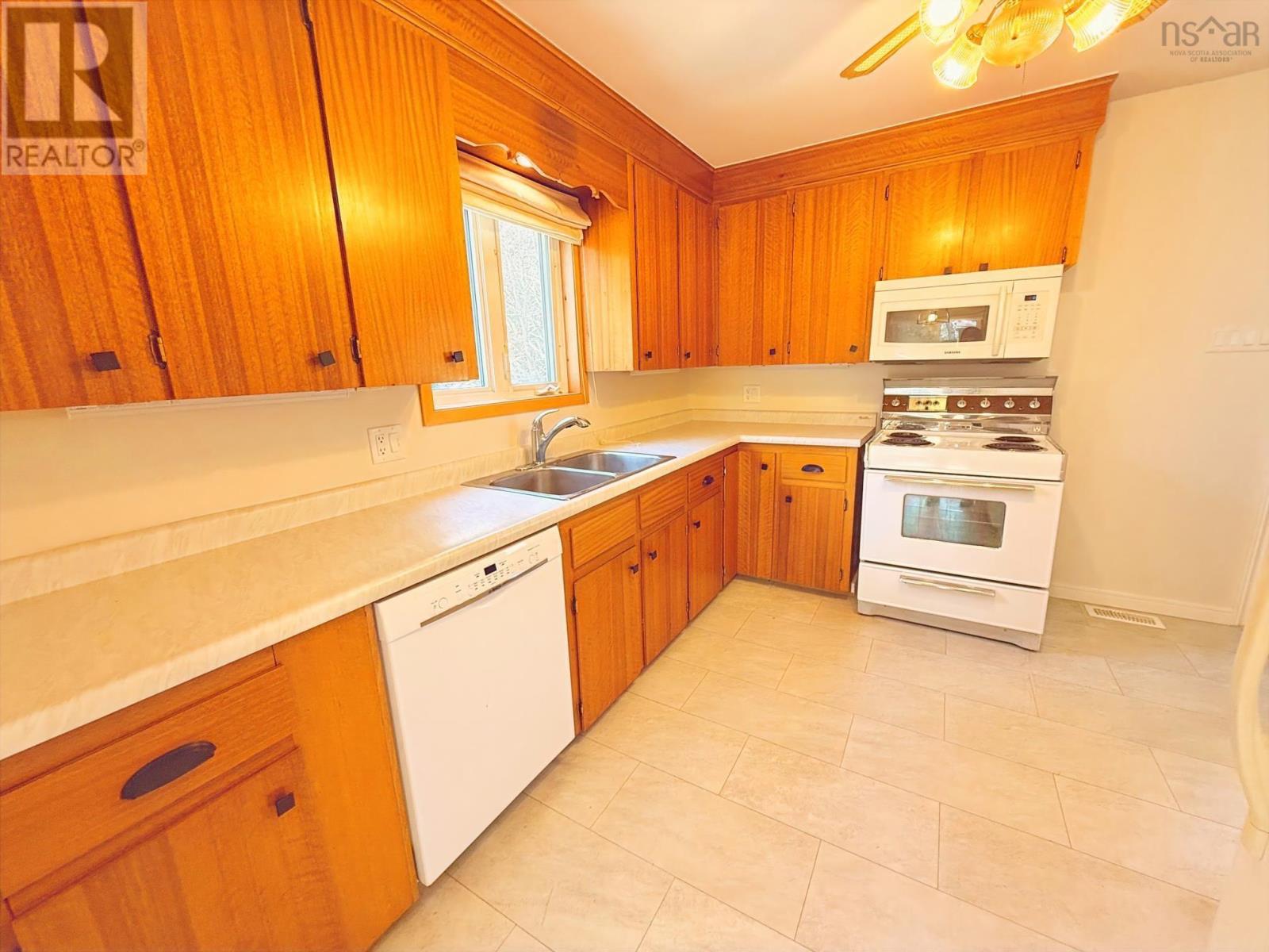 293 Kydd Street - 13