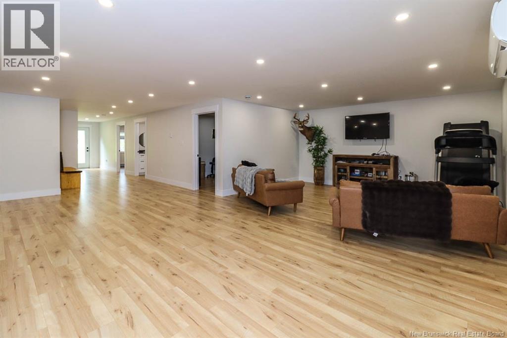 130 Lake Road South - 32