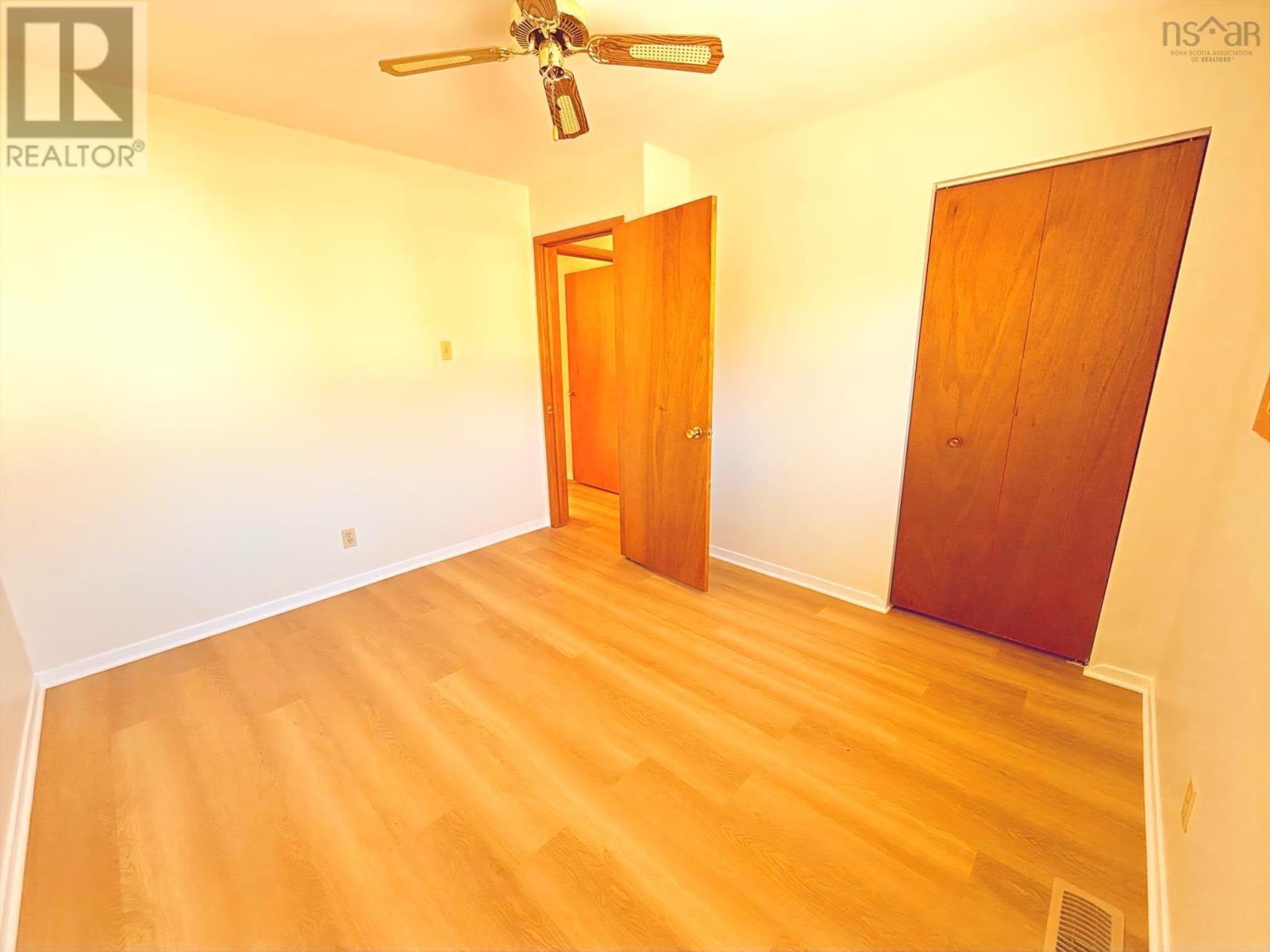 293 Kydd Street - 25