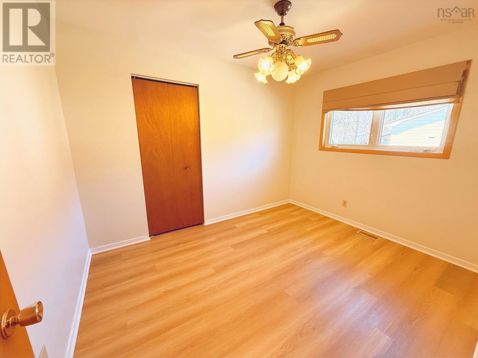 293 Kydd Street - 18