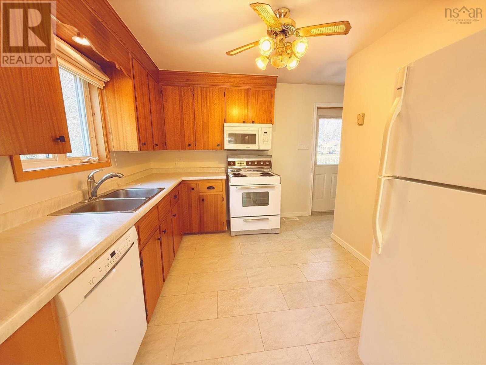 293 Kydd Street - 14