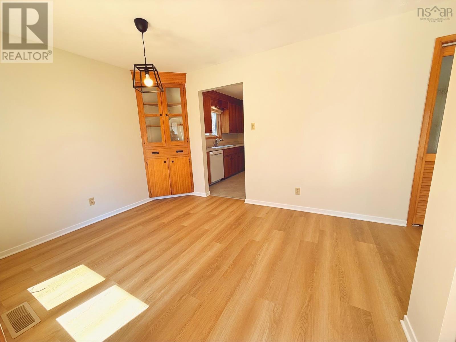 293 Kydd Street - 10