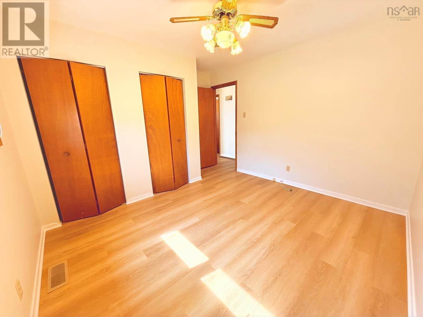 293 Kydd Street - 23