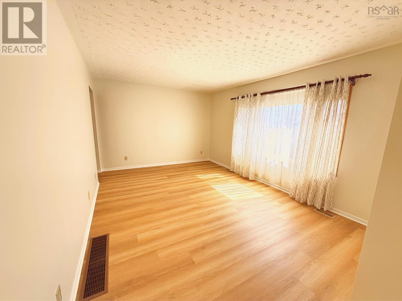 293 Kydd Street - 11