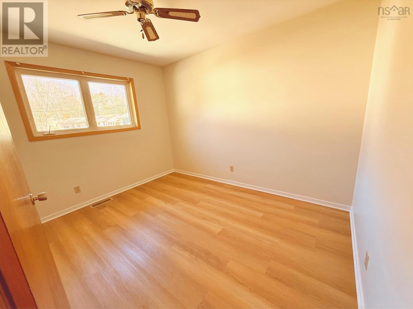 293 Kydd Street - 24