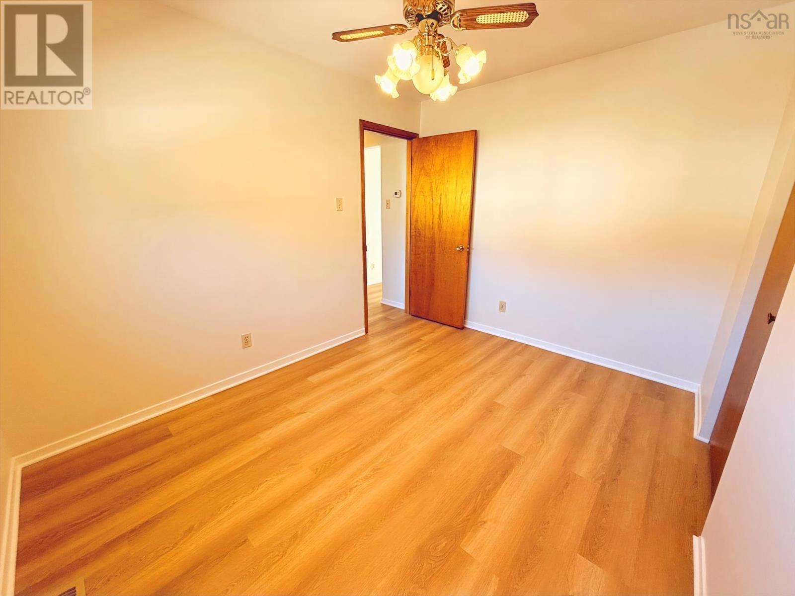 293 Kydd Street - 19