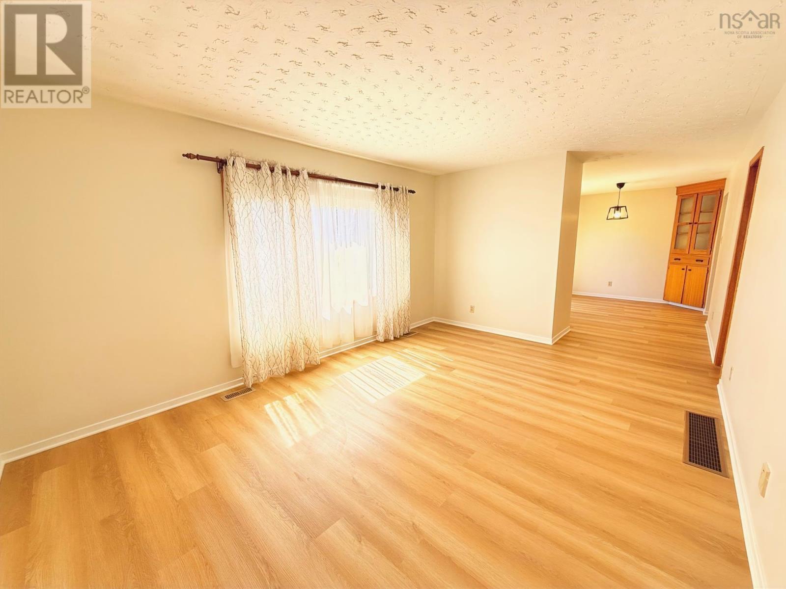 293 Kydd Street - 12