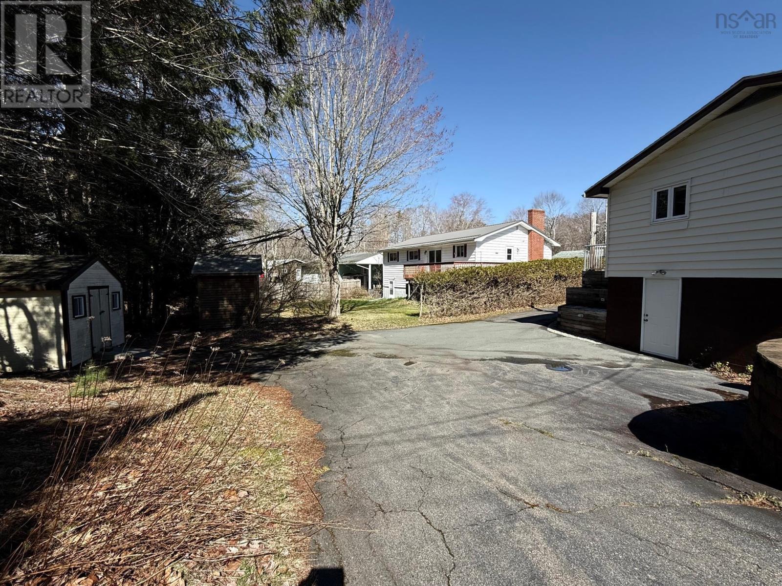 293 Kydd Street - 4
