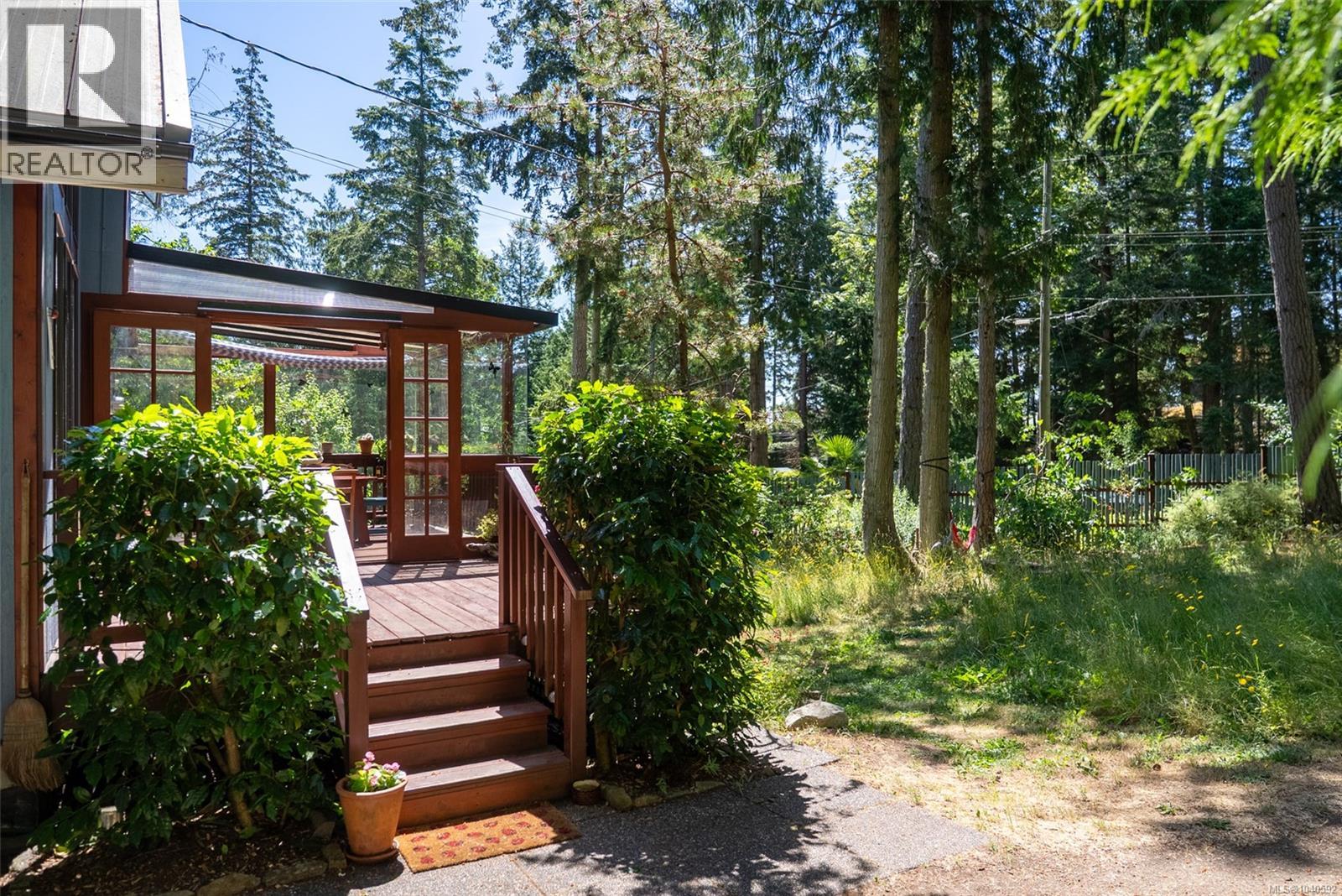 7913 Swanson View Dr, Pender Island