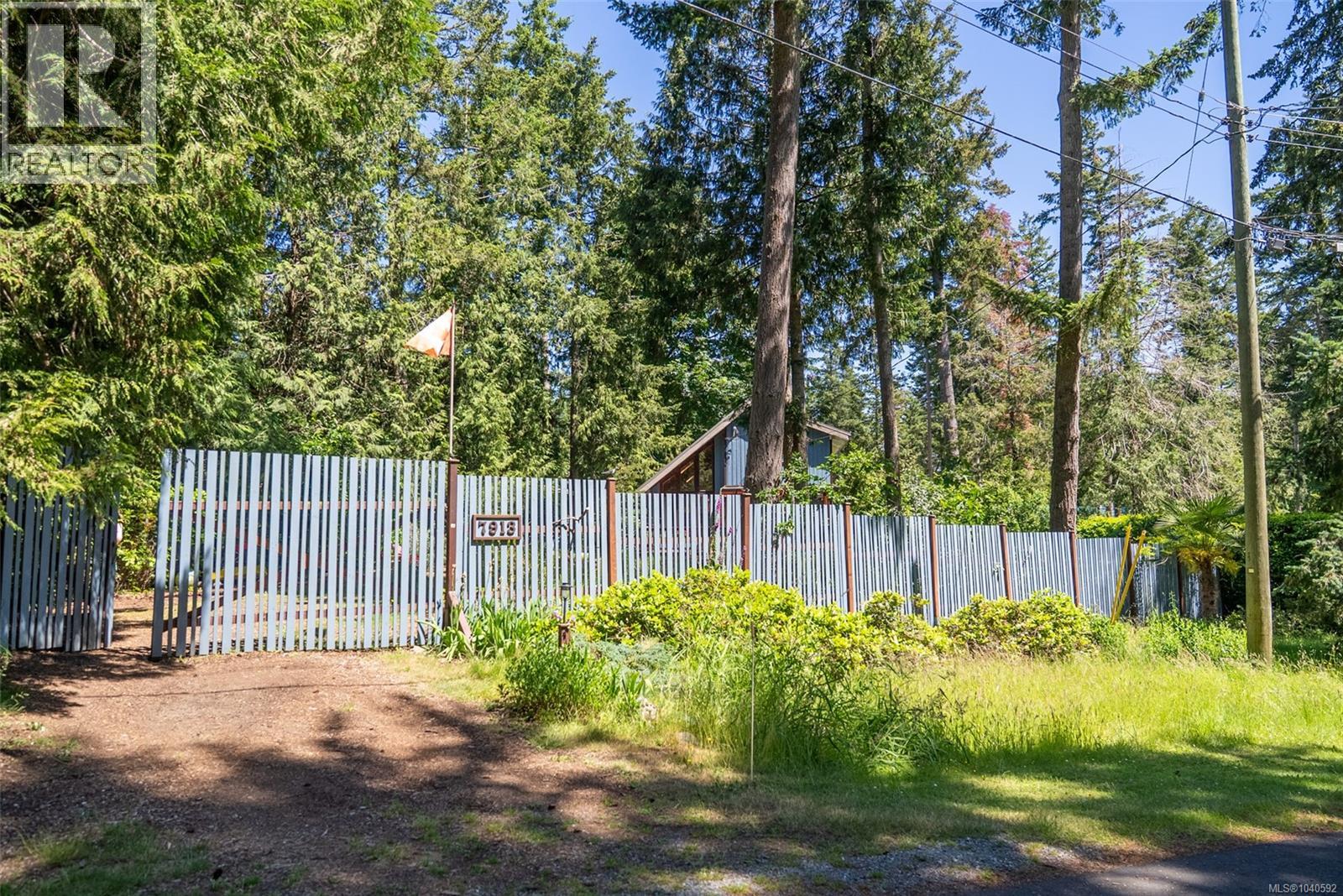 7913 Swanson View Dr, Pender Island