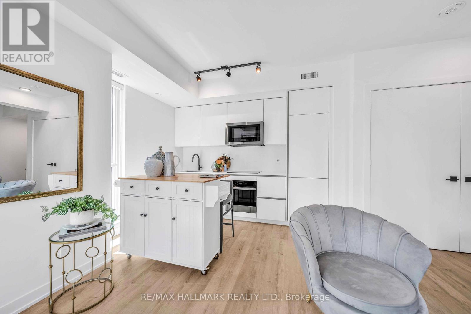 #1703 327 KING STREET W - 10