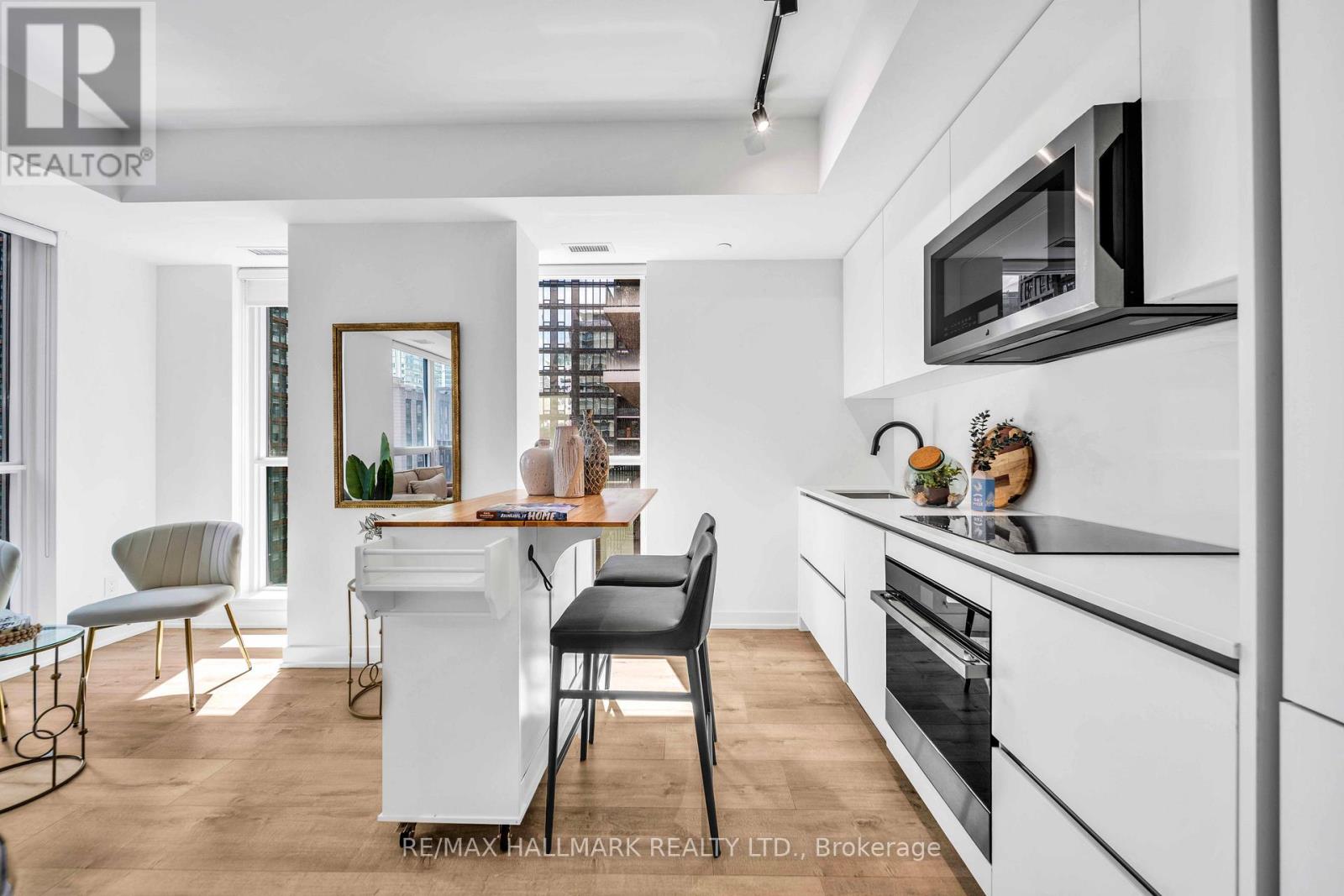 #1703 327 KING STREET W - 12