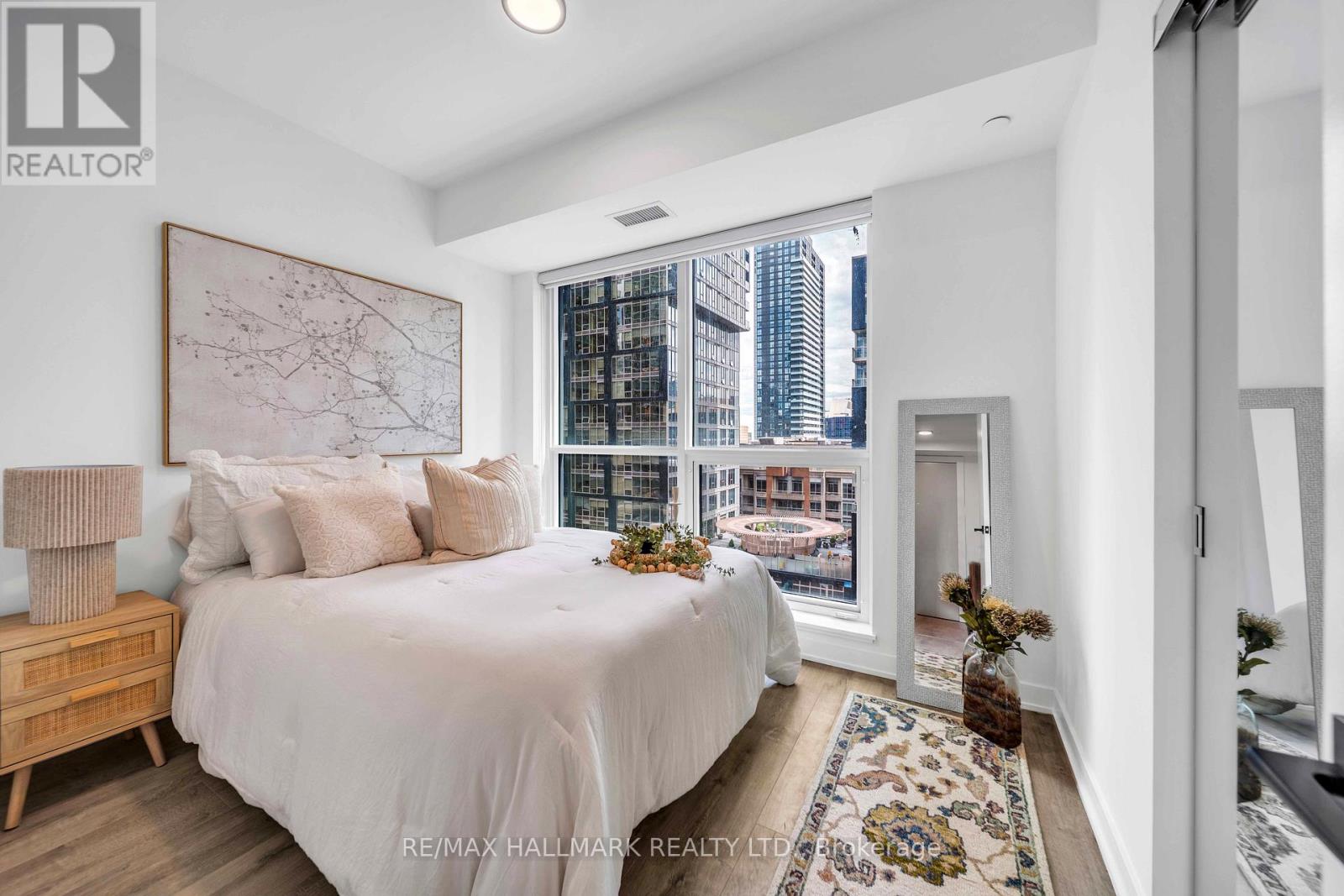 #1703 327 KING STREET W - 13