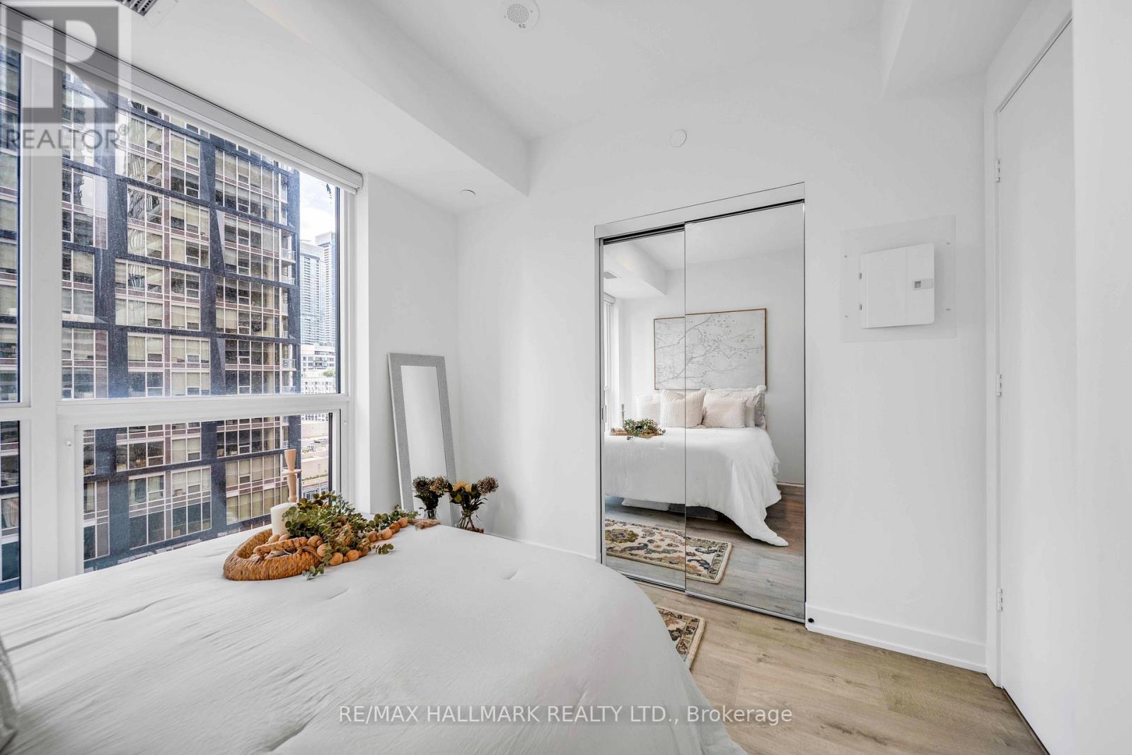 #1703 327 KING STREET W - 14