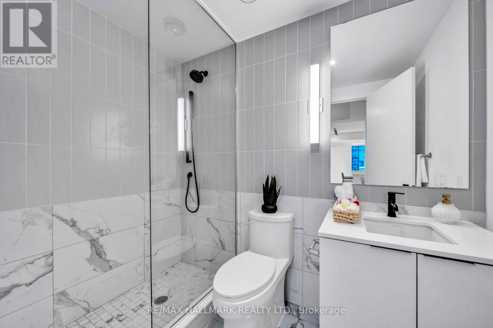 #1703 327 KING STREET W - 15