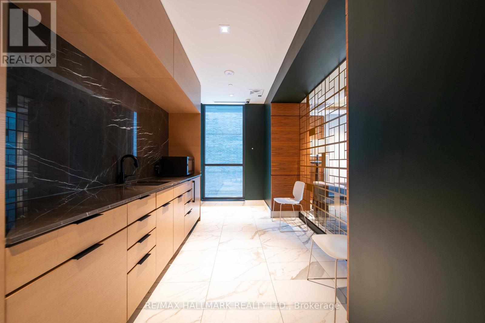 #1703 327 KING STREET W - 19
