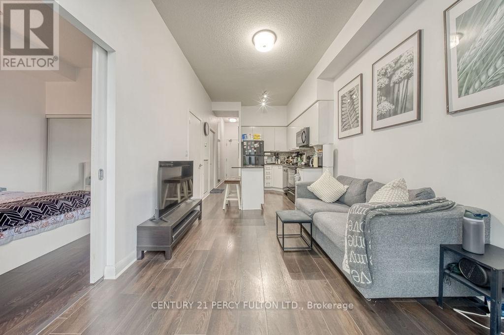 #710 15 BRUYERES MEWS - 15