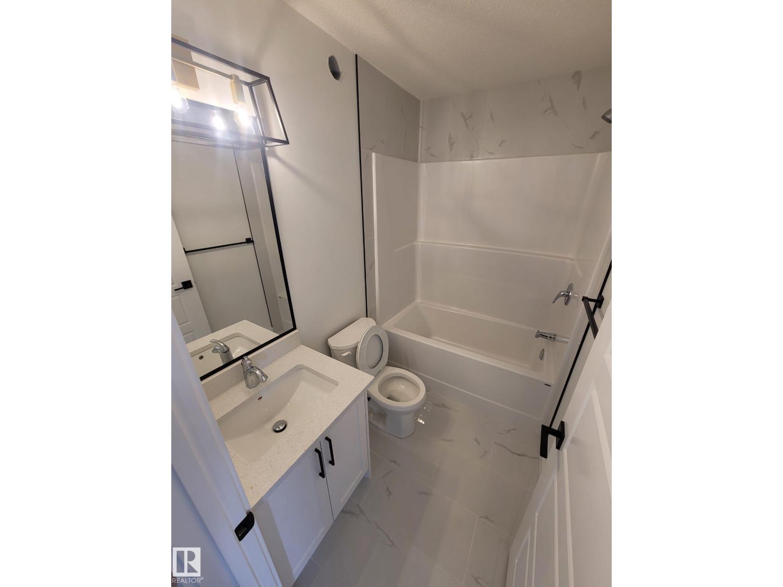 Mainfloor 9802 107 Morinville Avenue - Photo 11