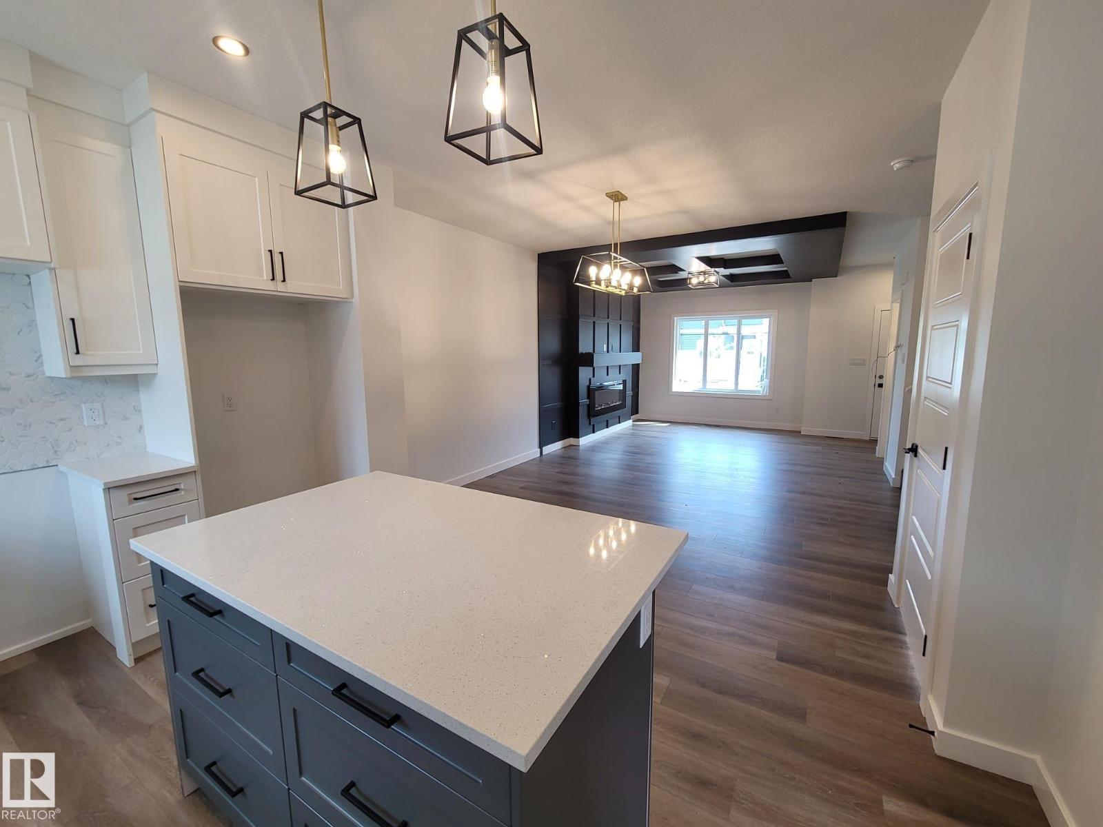 Mainfloor 9802 107 Morinville Avenue - Photo 5