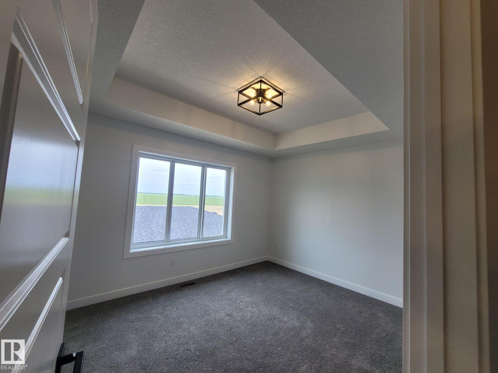 Mainfloor 9802 107 Morinville Avenue - Photo 6