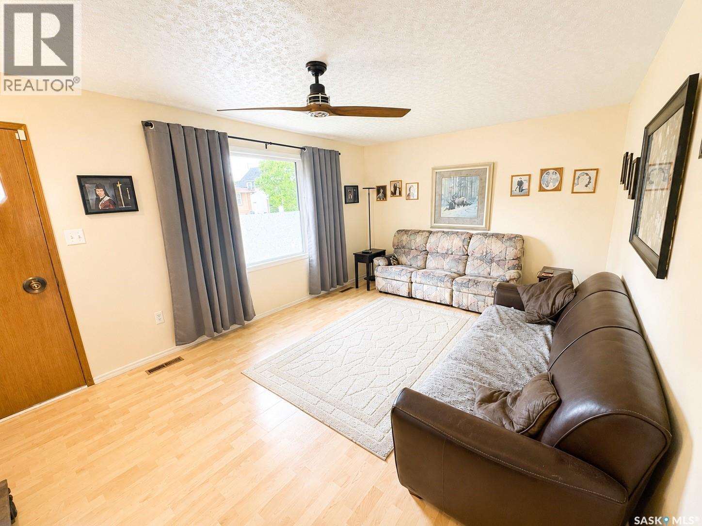 216 Lorne St. — photo 11