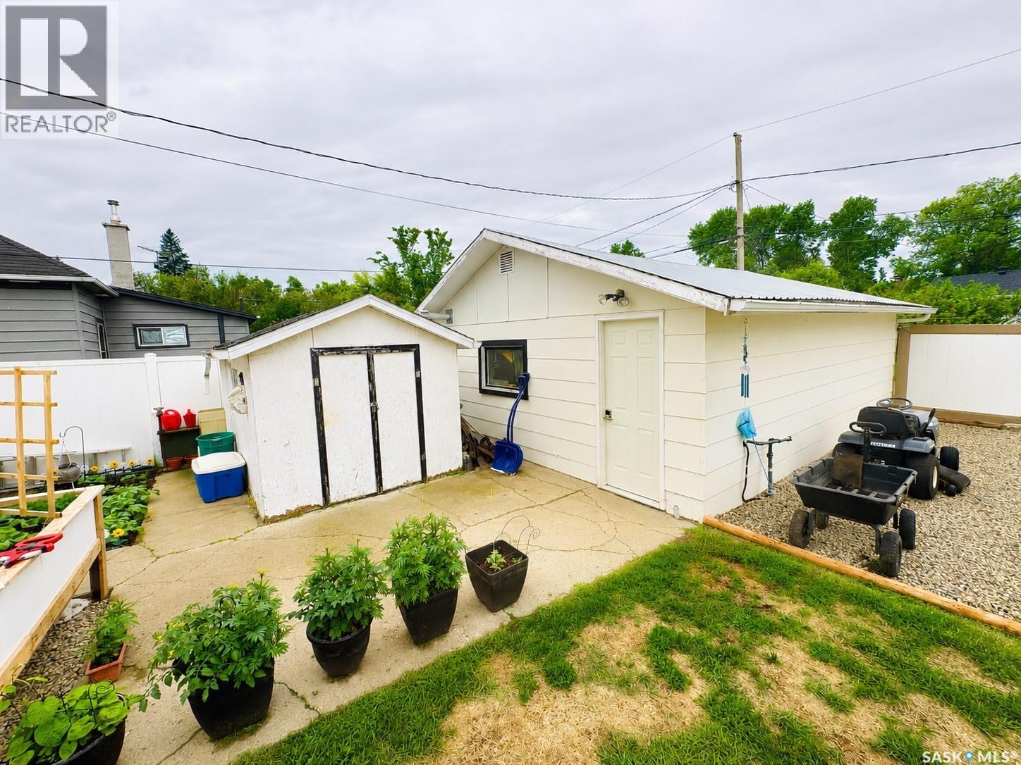 216 Lorne St. — photo 22