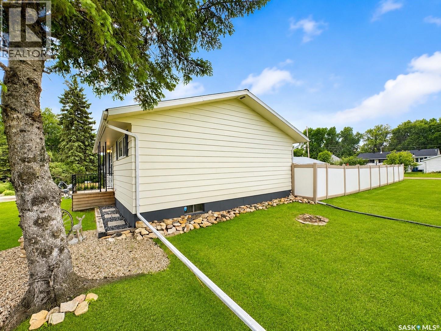 216 Lorne St. - photo 3