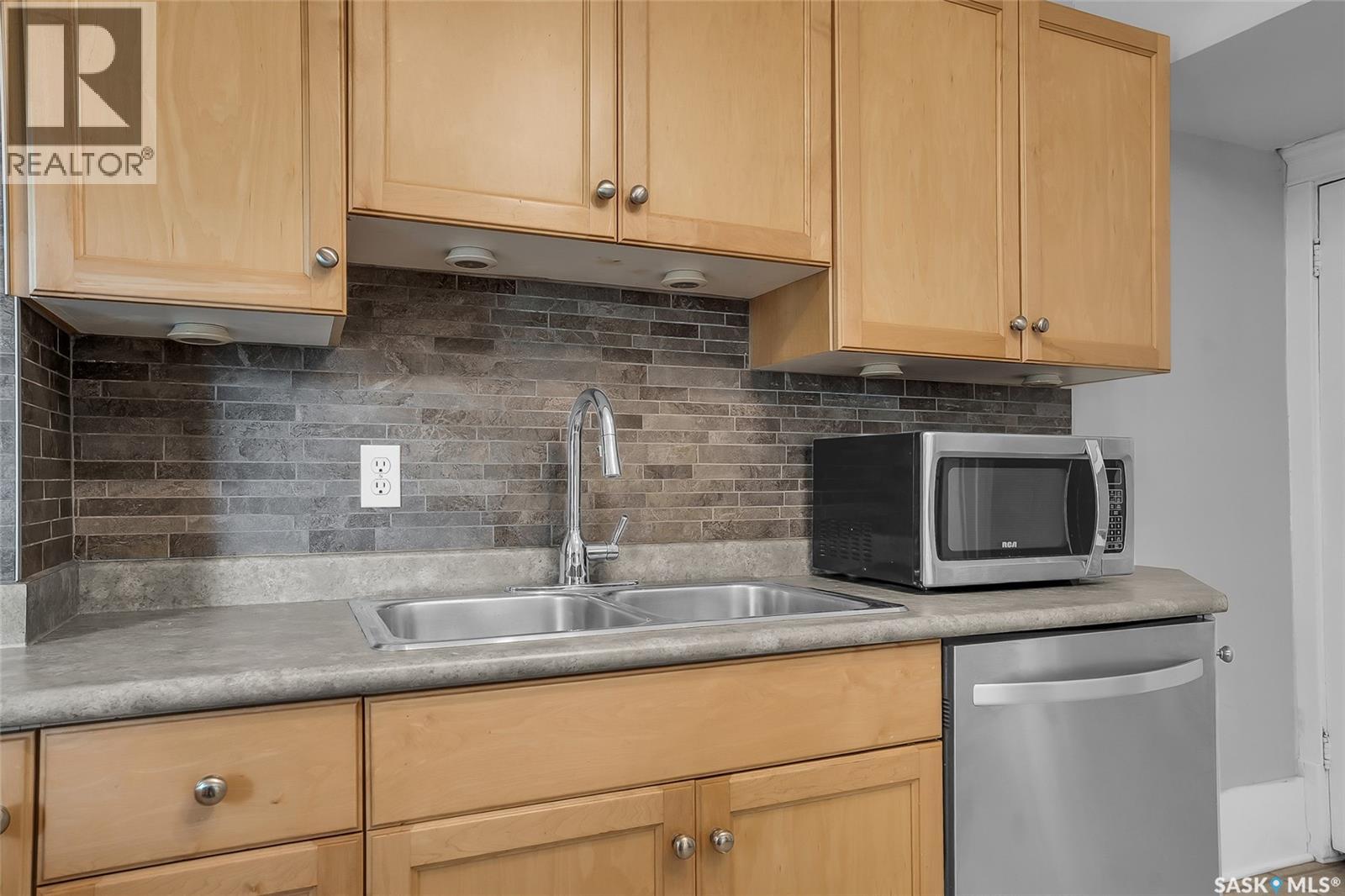 524 7th STREET E - 12