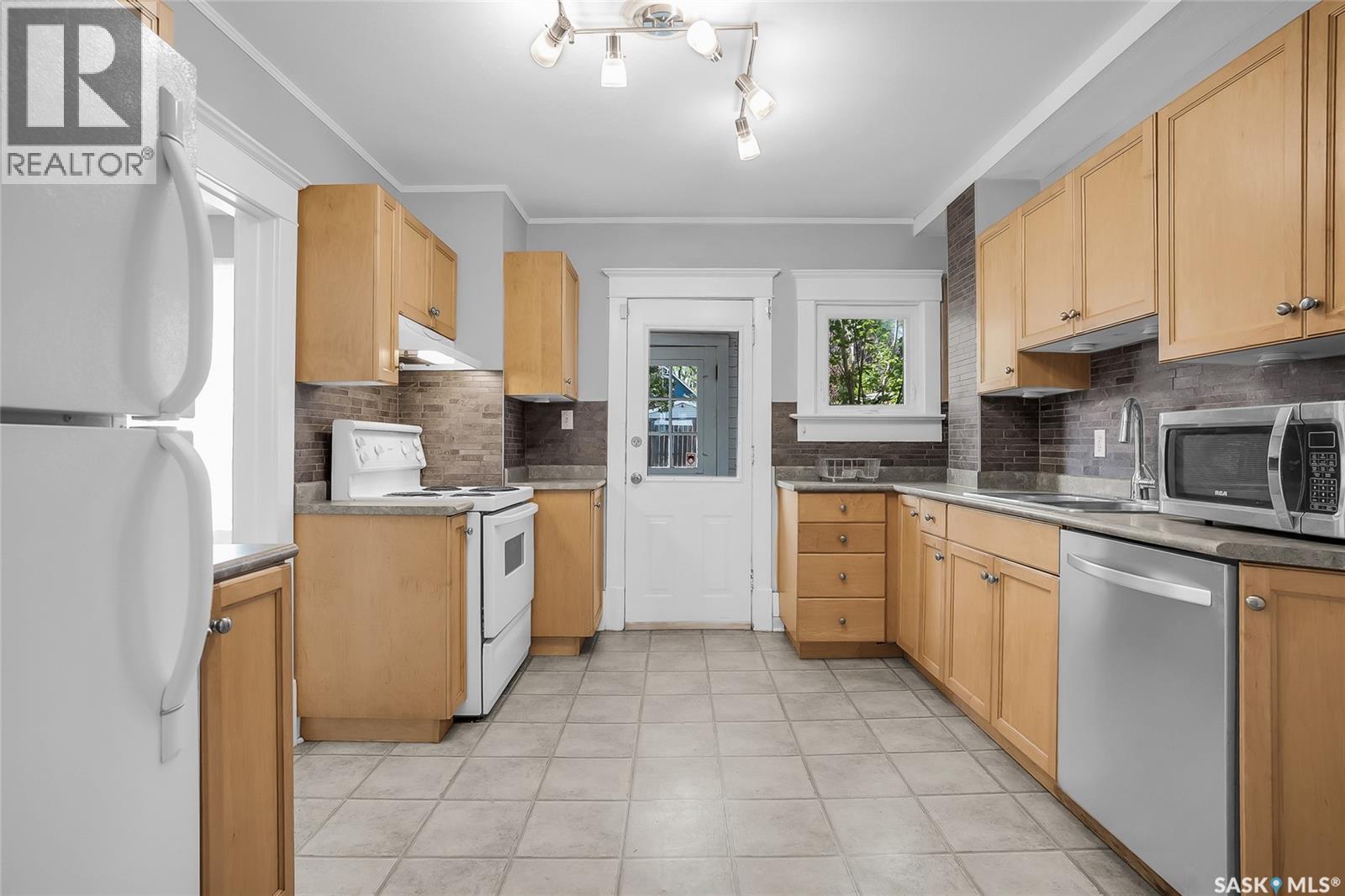 524 7th STREET E - 9