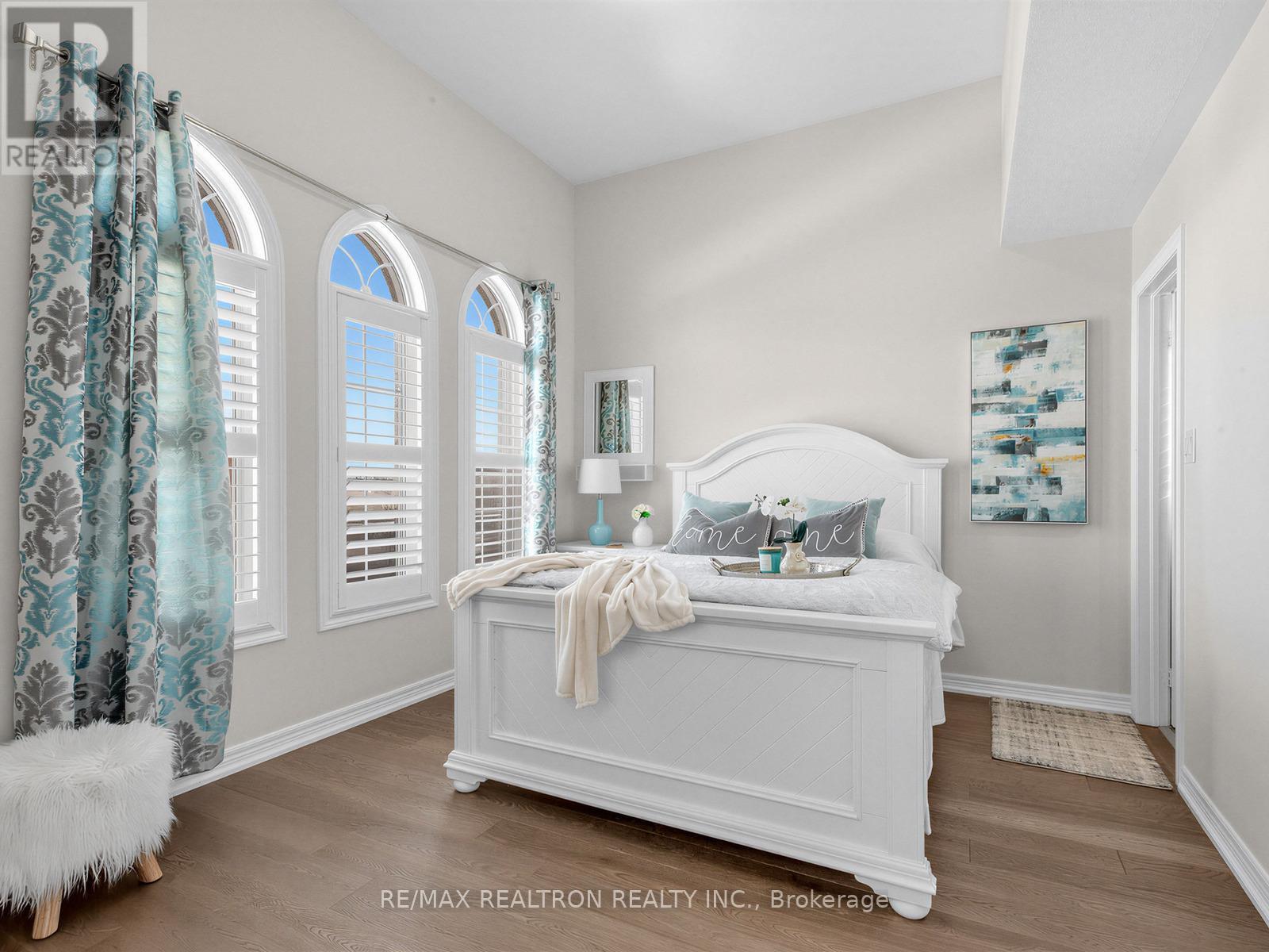 21 RENNIE AVENUE - 32