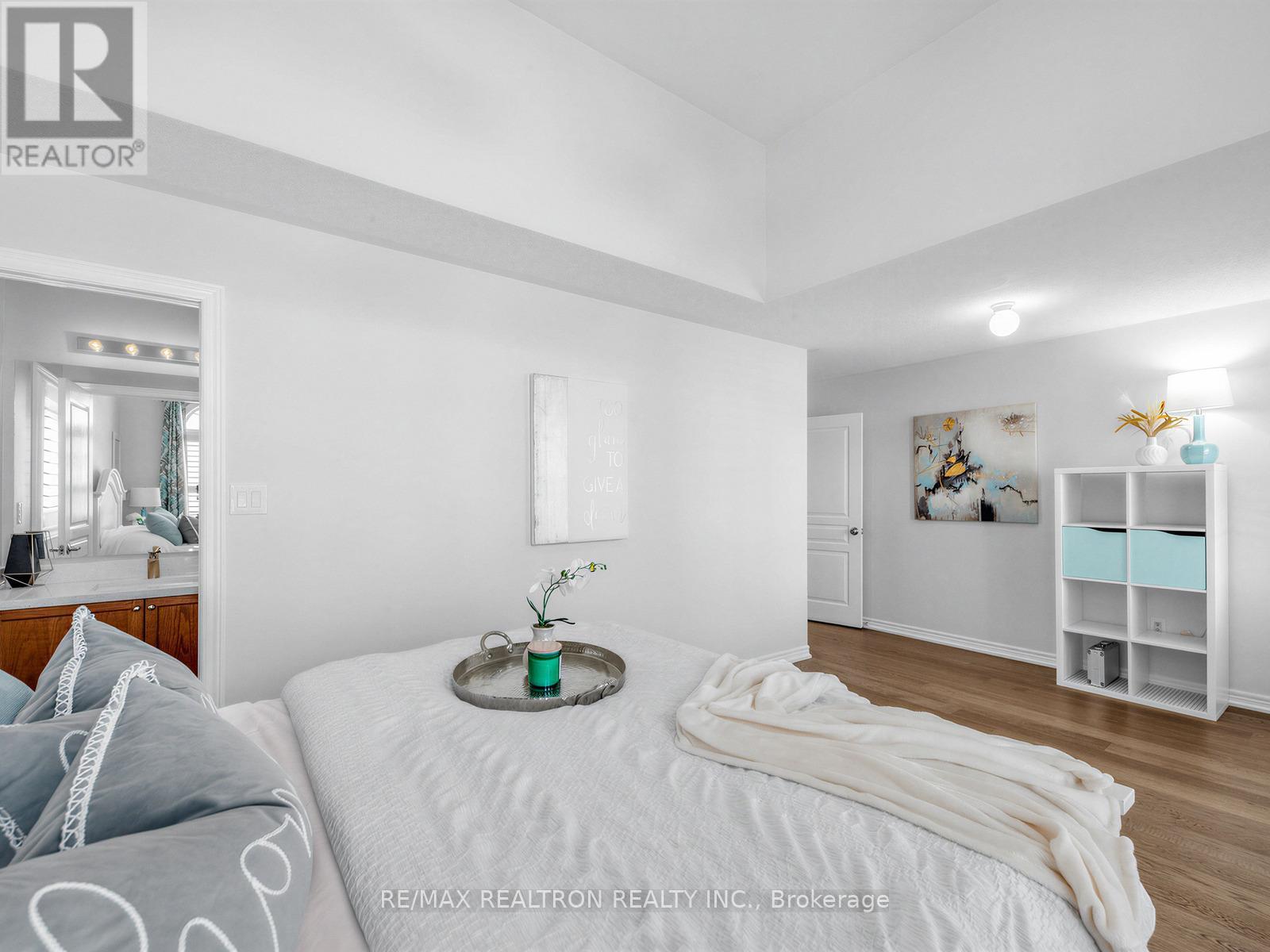 21 RENNIE AVENUE - 34