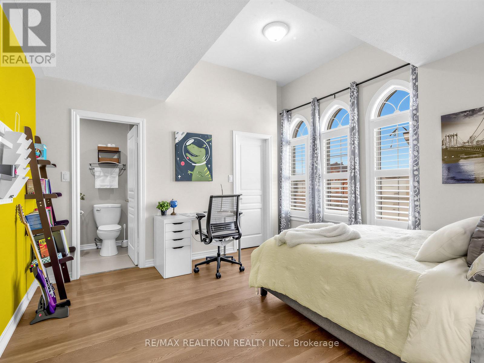 21 RENNIE AVENUE - 36
