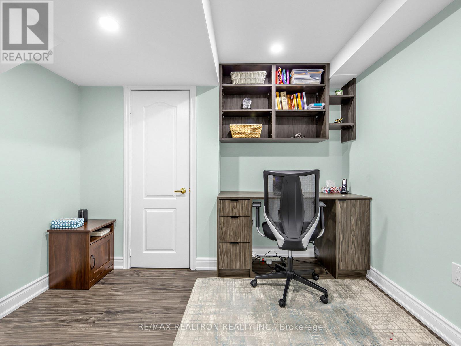 21 RENNIE AVENUE - 38