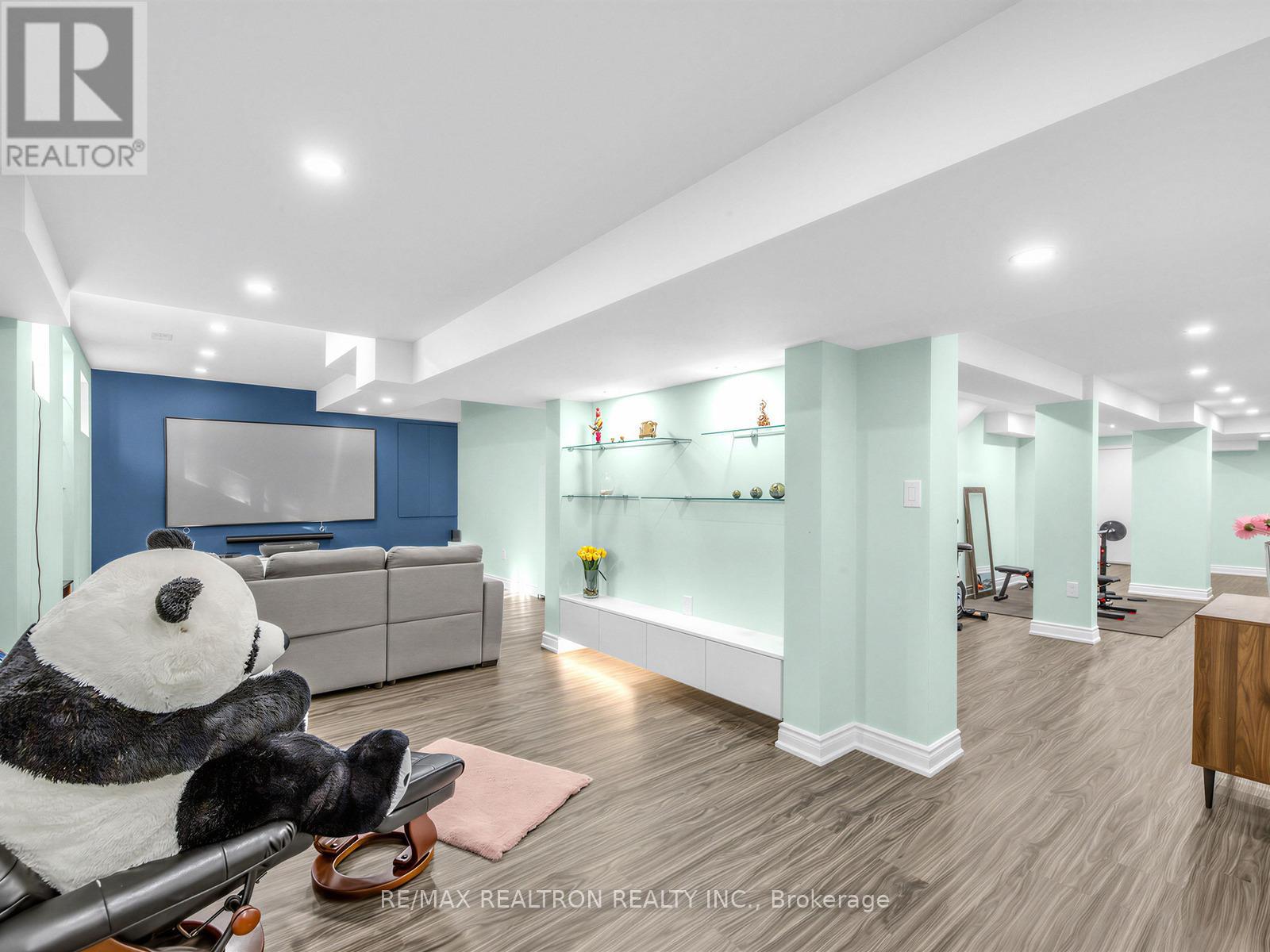 21 RENNIE AVENUE - 40