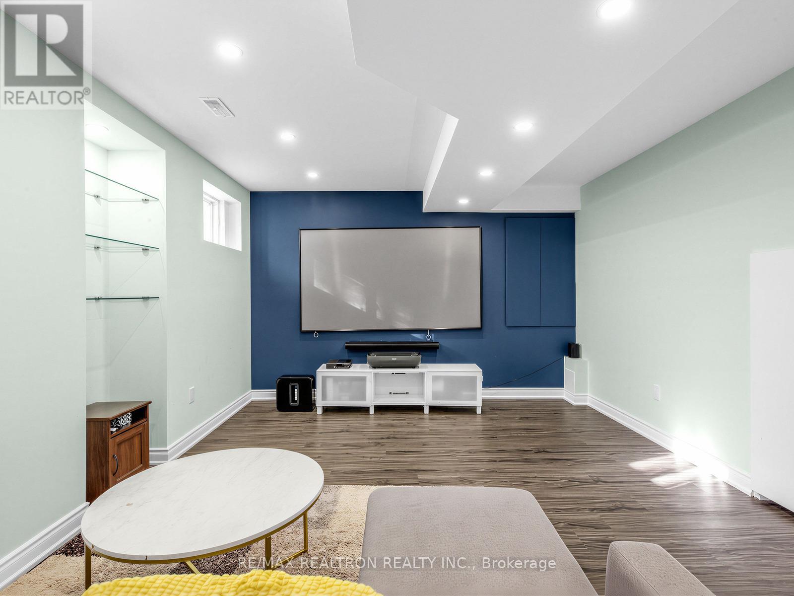 21 RENNIE AVENUE - 42