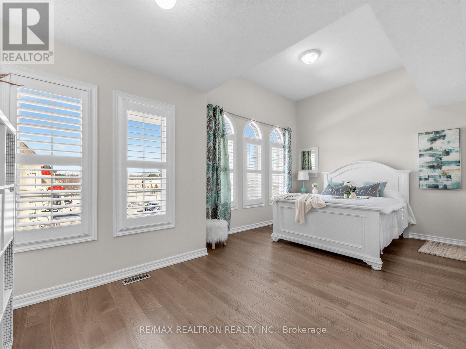 21 RENNIE AVENUE - 33