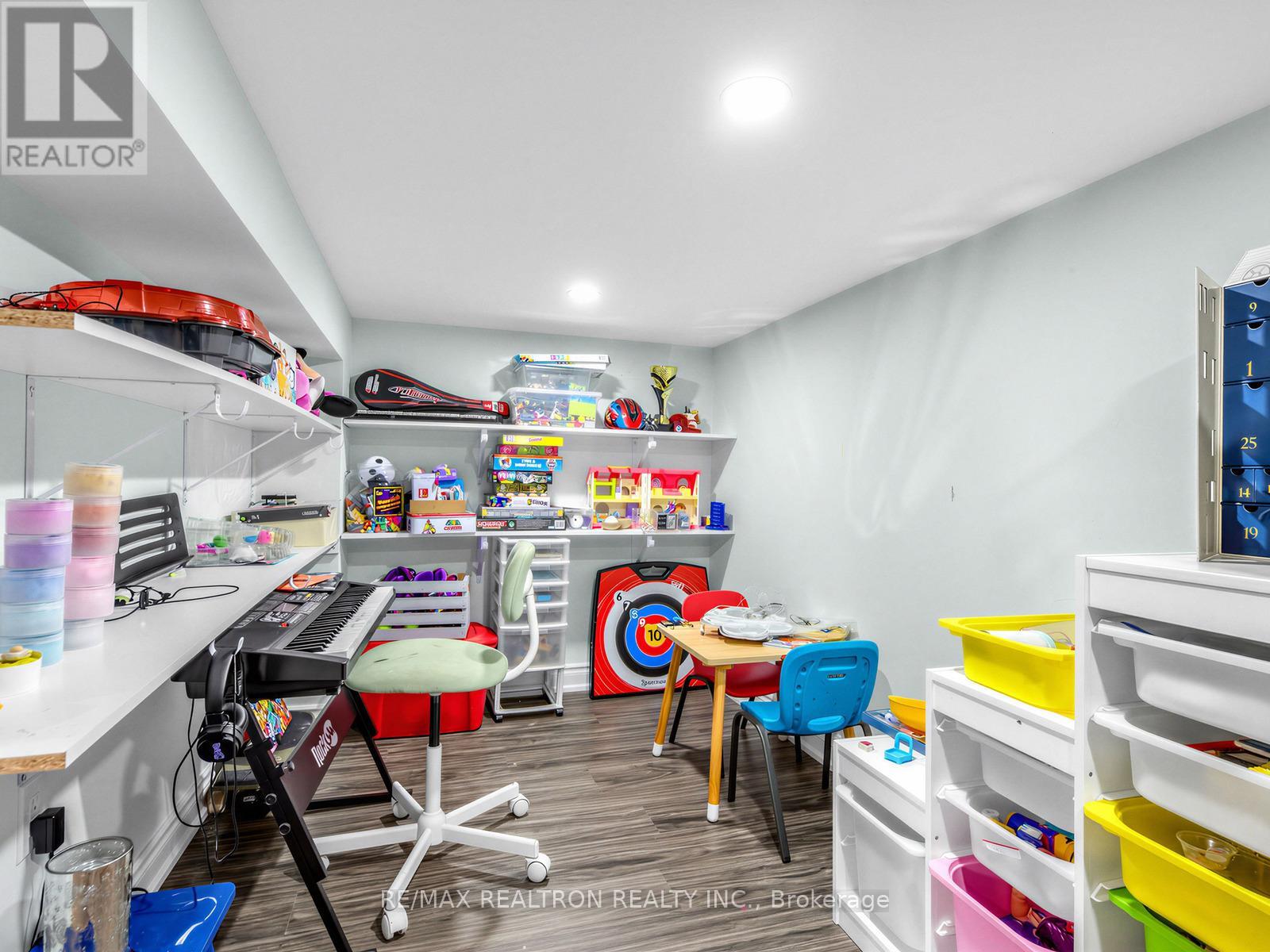 21 RENNIE AVENUE - 44
