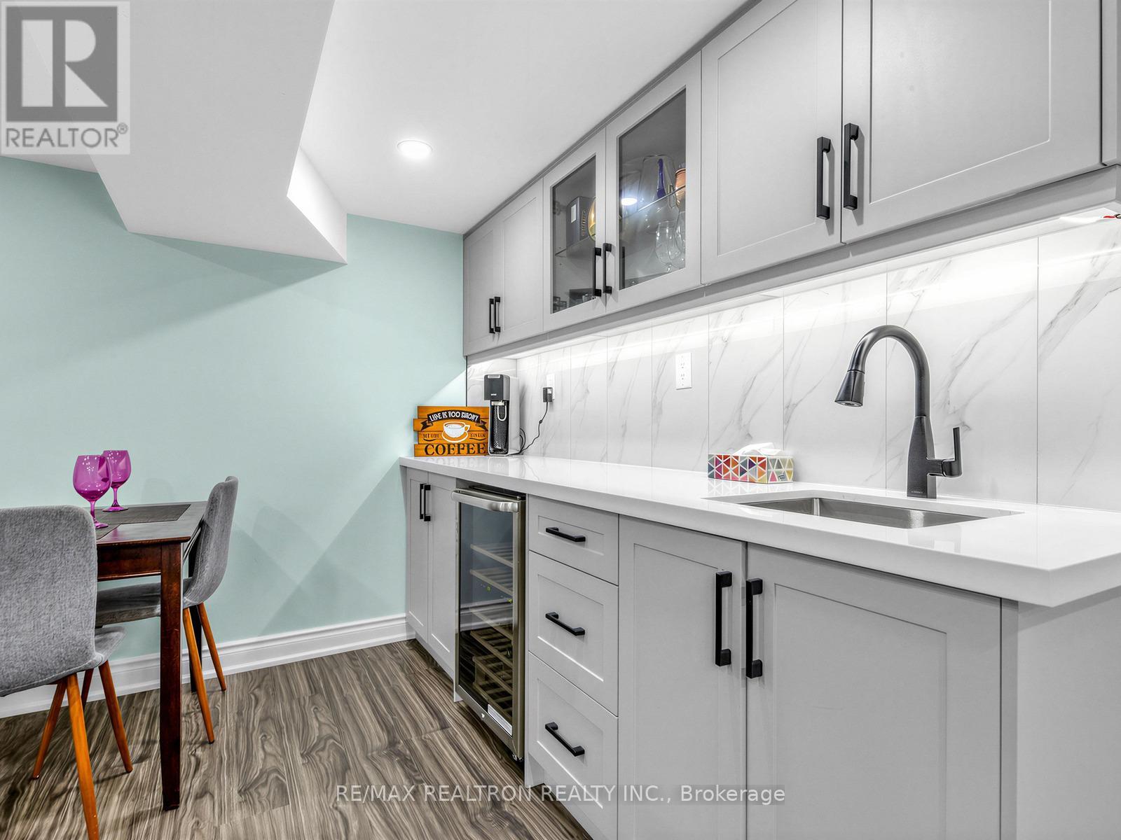 21 RENNIE AVENUE - 41